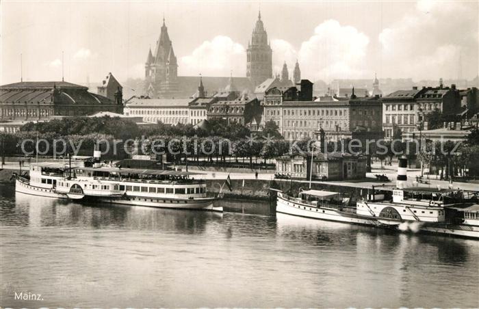 Mainz Rhein Rheinufer Dampfer Stadtbild mit Festhalle und Dom