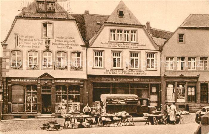 St Wendel Haeuser mit Bekenntnisspruechen am Domplatz