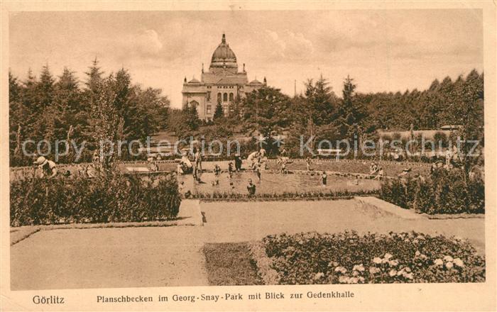 Goerlitz Sachsen Planschbecken im Georg Snay Park mit Blick zur Gedenkhalle