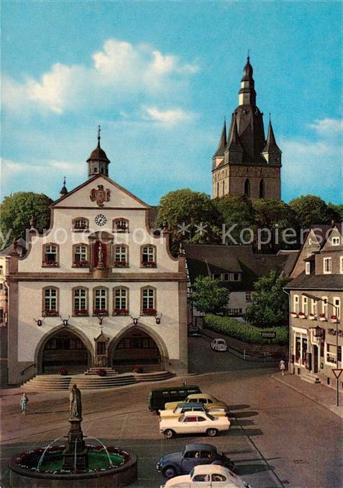 Brilon Hochsauerlandkreis NRW Marktplatz Rathaus Propsteikirche Brunnen