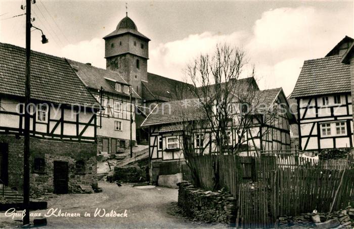Kleinern Dorfmotiv mit Kirche Fachwerkhaeuser