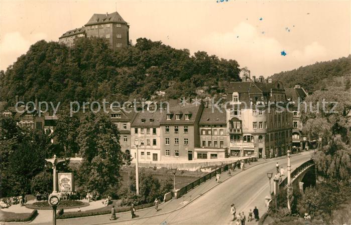 Greiz Thueringen Blick auf Oberes Schloss Landesarchiv Bruecke