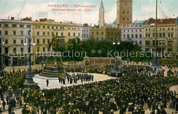 HAMBURG  CITY Rathausmarkt Promenadenkonzert der 76er Denkmal