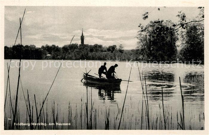 Feldberg Mecklenburg Uferpartie am Haussee Fischerboot