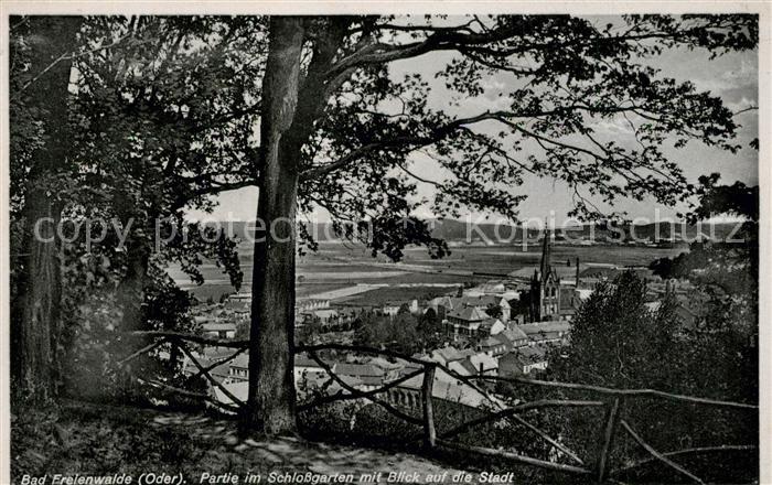 Bad Freienwalde Partie im Schlossgarten mit Blick auf die Stadt