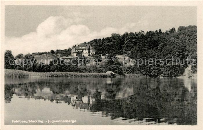 Feldberg Mecklenburg Blick ueber den Haussee zur Jugendherberge