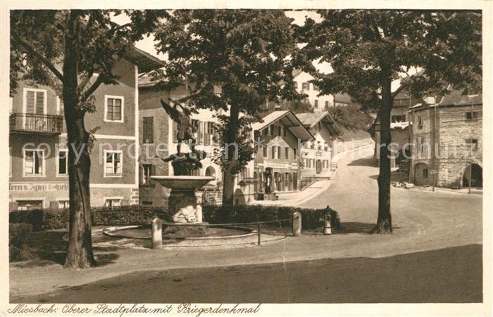 Miesbach Oberer Stadtplatz mit Kriegerdenkmal