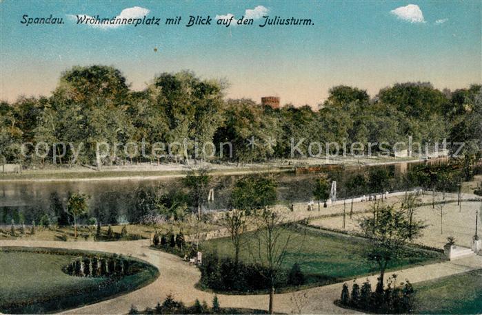 Spandau Wroehmaennerplatz mit Blick auf den Juliusturm