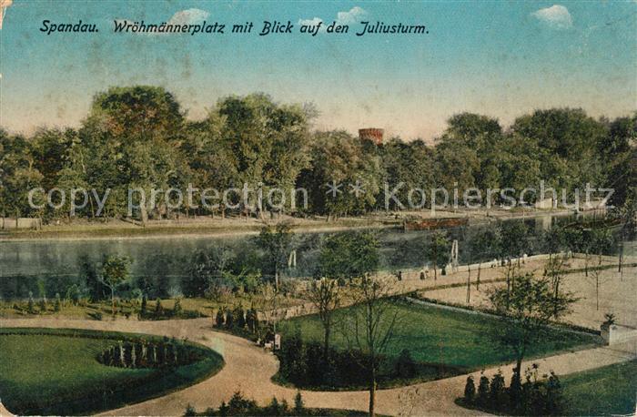 Spandau Wroehmaennerplatz mit Blick auf den Juliusturm