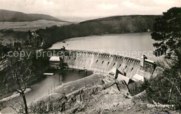 Edertalsperre Blick auf die Sperrmauer Stausee