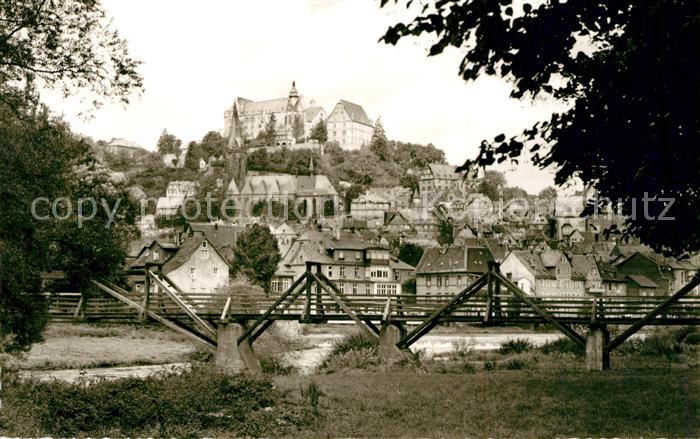 Marburg Lahn Partie am Fluss mit Blick zum Schloss Universitaetsstadt