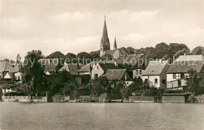 Malchow Teilansicht mit Kirche Blick ueber den See Mecklenburgische Seenplatte