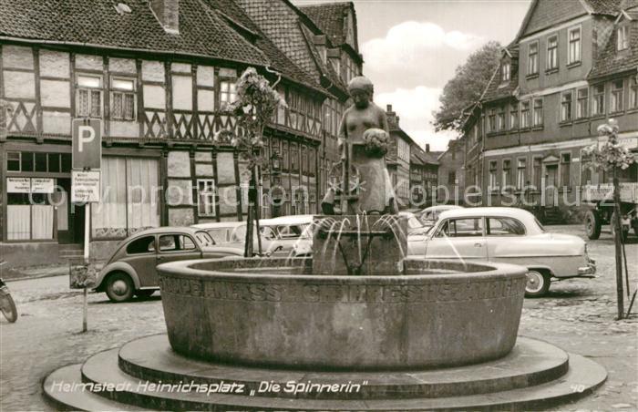 Helmstedt Niedersachsen Heinrichsplatz Die Spinnerin