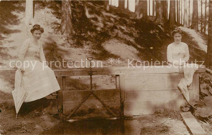 Finsterbergen Frauen im Wald