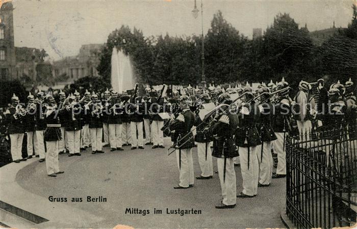 BERLIN CITY Mittags im Lustgarten Armeekapelle