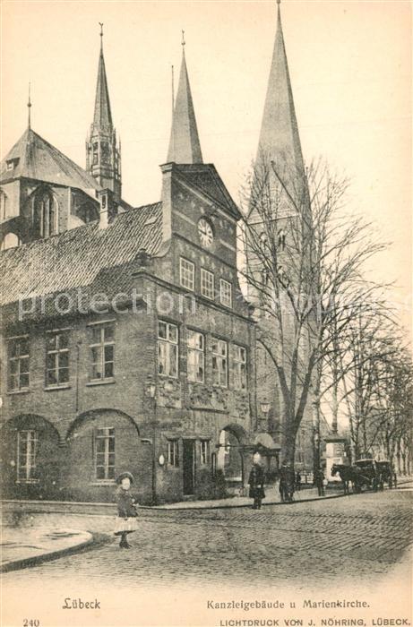 L?beck Kanzleigeb?ude und Marienkirche Pferdekutsche
