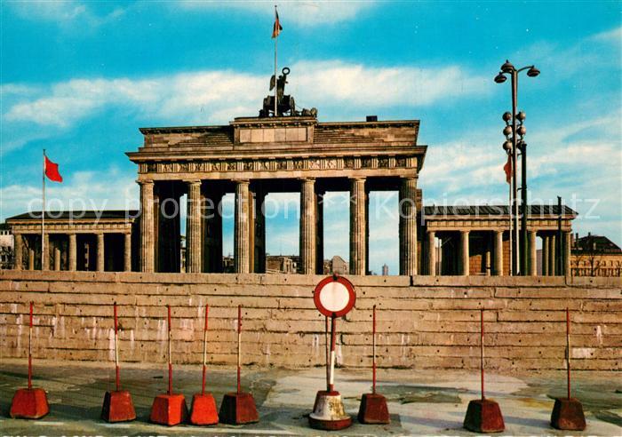 BERLIN  CITY Brandenburger Tor nach August 1961