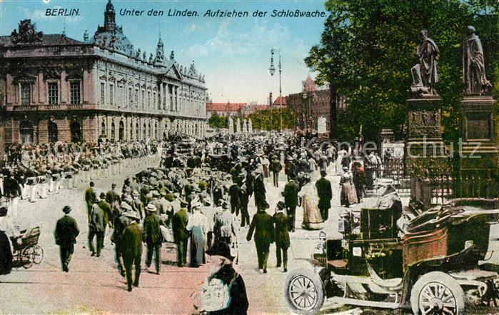 BERLIN  CITY Unter den Linden Aufziehen der Schlosswache