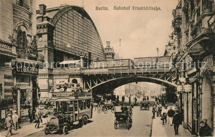 BERLIN  CITY Bahnhof Friedrichstrasse Pferdekutschen Bus