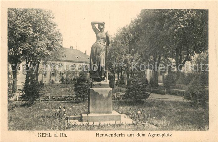 Kehl Rhein Heuwenderin auf dem Agnesplatz Denkmal Stempel geprueft