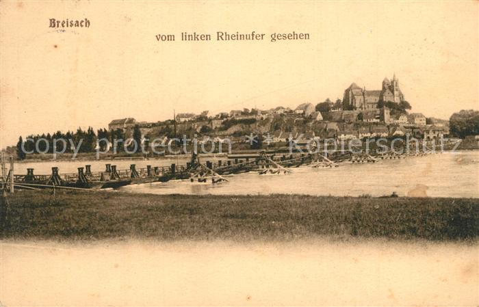 Breisach Rhein vom linken Rheinufer gesehen Schiffsbruecke Blick zum Muenster