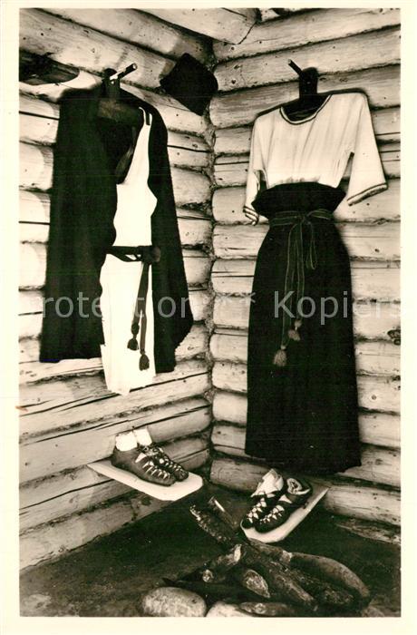 Unteruhldingen Freilichtmuseum Trachten im Pfahldorf der Bronzezeit