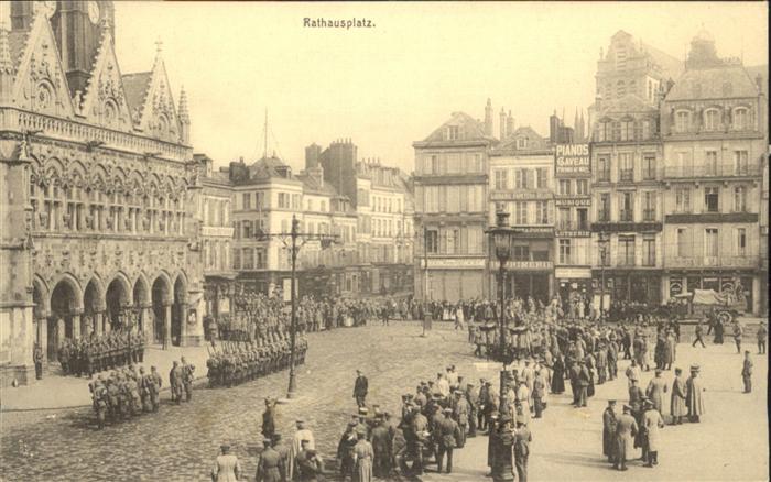 St Quentin Aisne St_Quentin Rathausplatz Soldaten