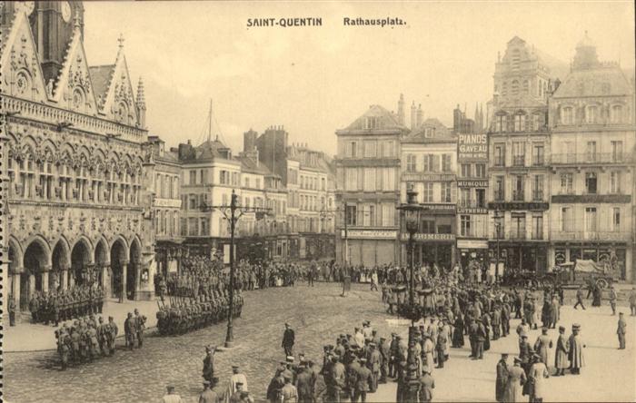 Saint-Quentin 02 Aisne Saint-Quentin Rathausplatz Soldaten