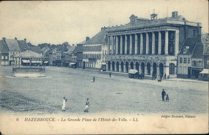 Hazebrouck la Grande Place de l_Hotel de Ville