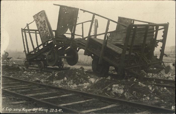 Marcq Ardennes Bahnhof zerstörter Wagen