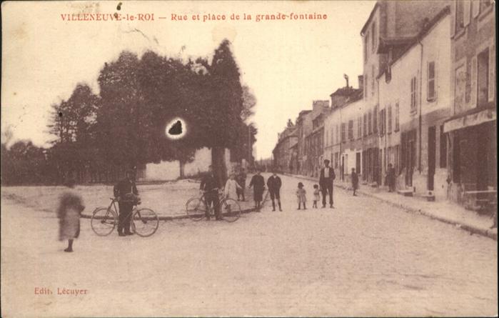 Villeneuve-le-Roi Rue et place de la grande fontaine