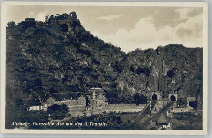 Altenahr Burgruine Are Tunnels