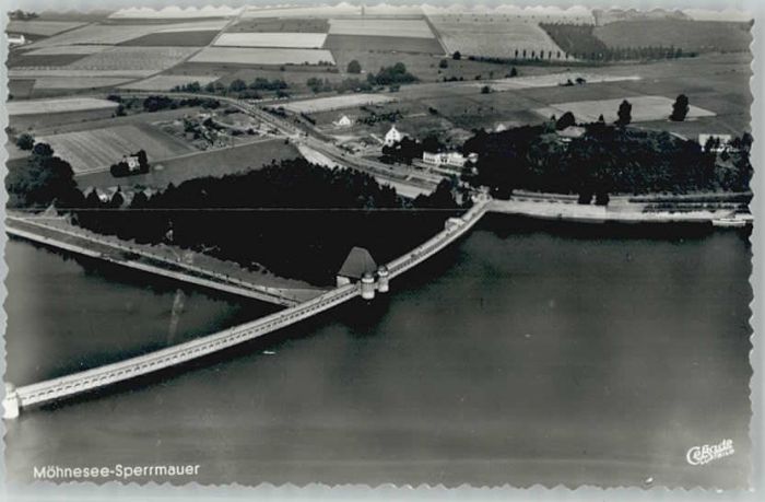 Moehnesee liegeraufnahme Sperrmauer
