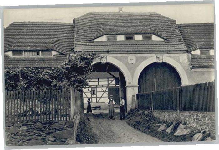 Gleisberg Gutseinfahrt