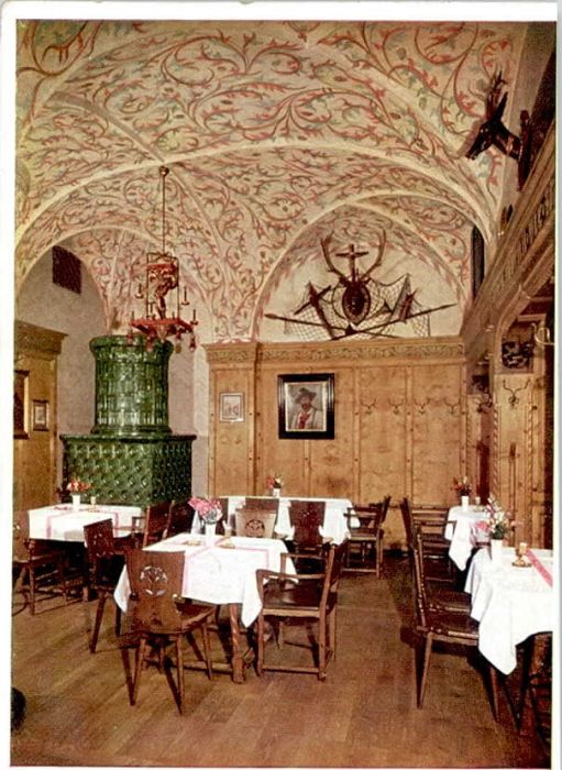 Muenchen Bayern Hotel Deutscher Kaiser Ofenecke Tiroler Stube