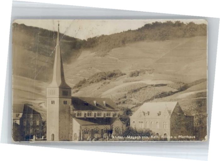 Mayschoss Kirche Pfarrhaus