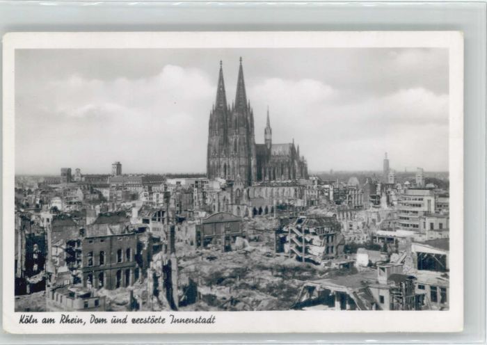 Koeln Rhein Köln Dom zerstörte Innenstadt *