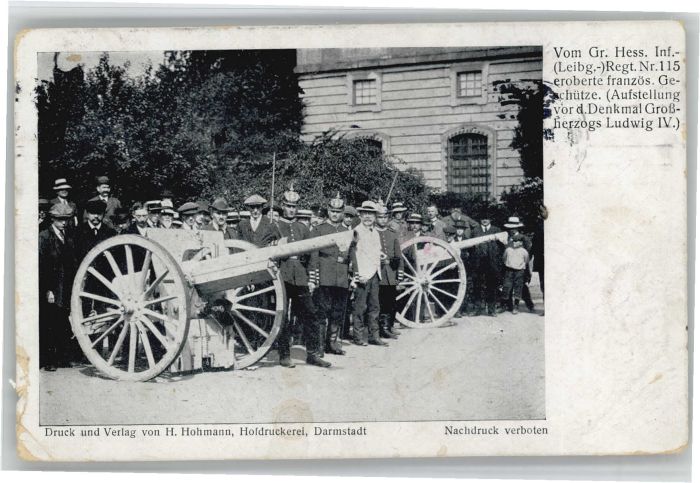 Darmstadt Aufstellung vor dem Denkmal Grossherzog