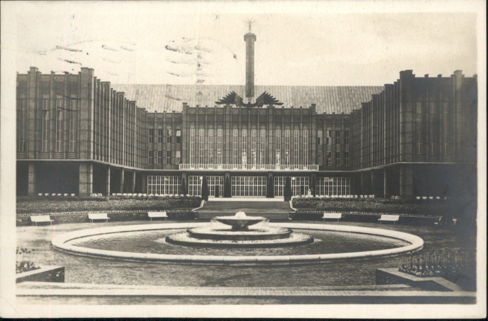 Koeln Rhein Pressa Brunnen