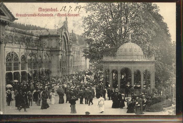 Marienbad Tschechien Boehmen Kreuzbrunnen Abend Konzert