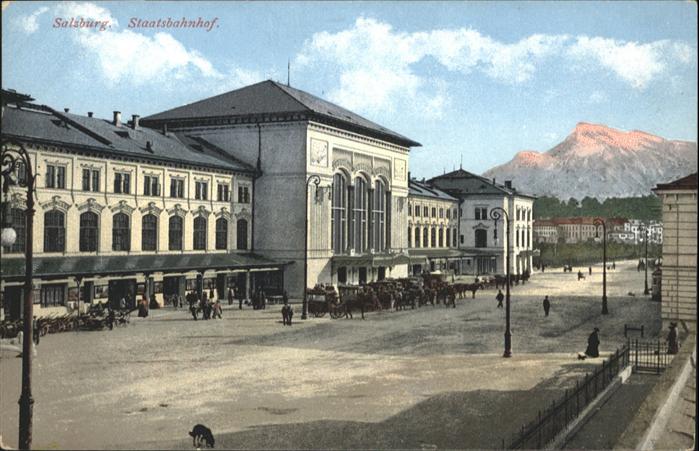 Salzburg Oesterreich Staatsbahnhof Kutsche