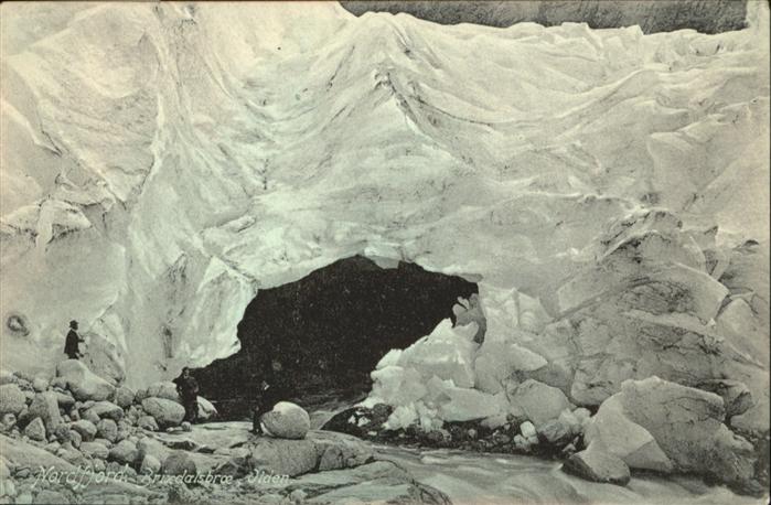 Nordfjord Brixdalsbroe Olden Hoehle Eingang