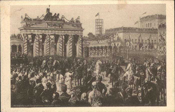 BERLIN  CITY Einzug der Truppen