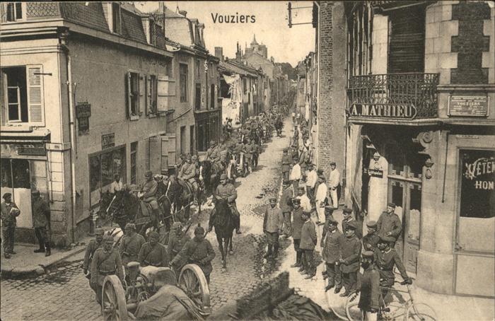 Vouziers Dorfstrasse Truppen