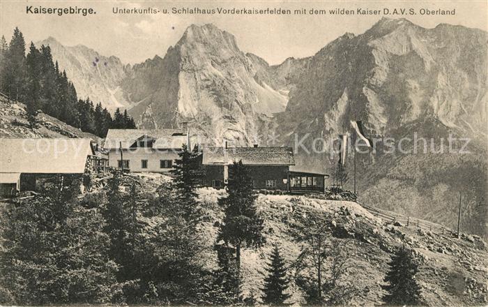 Kaisergebirge Unterkunftshaus Vorderkaiserfelden mit dem Wilden Kaiser