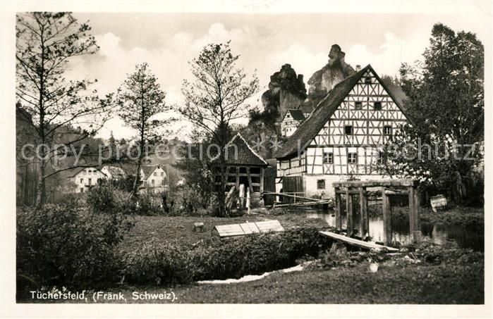 Tuechersfeld Partie am Bach Fachwerkhaus Felsen Fraenkische Schweiz