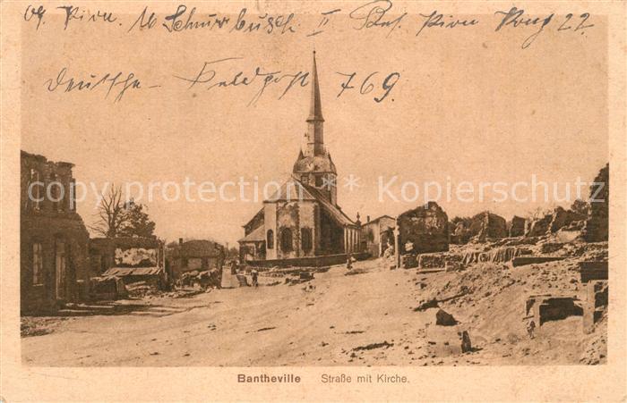 Bantheville Straße mit Kirche Kriegszerstörung