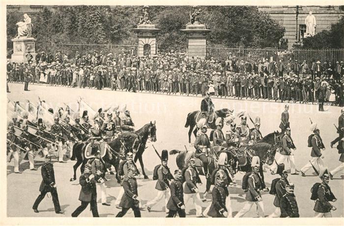 BERLIN  CITY Kaiser Wilhelm an der Spitze der Fahnenkompagnie