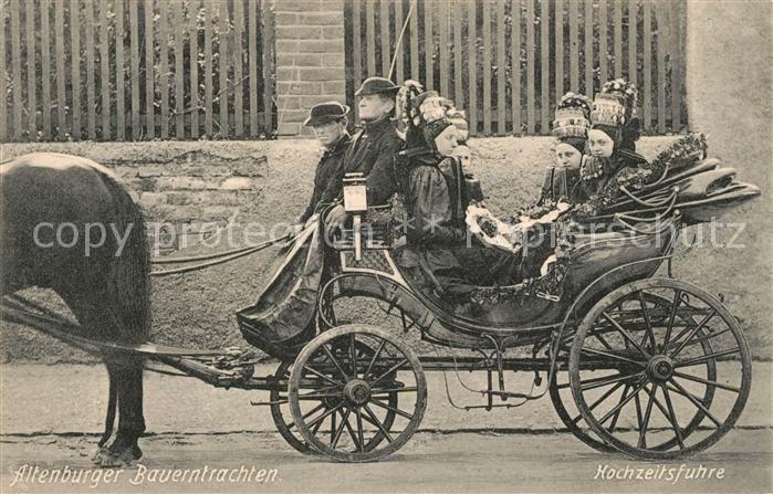 Altenburg Thueringen Altenburger Bauerntrachten Hochzeitsfuhre Pferdekutsche