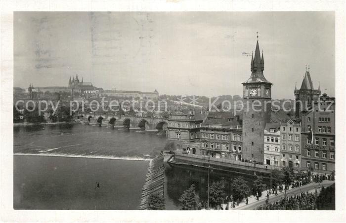 Praha Prahy Prague Hradcany mit der Karlsbruecke